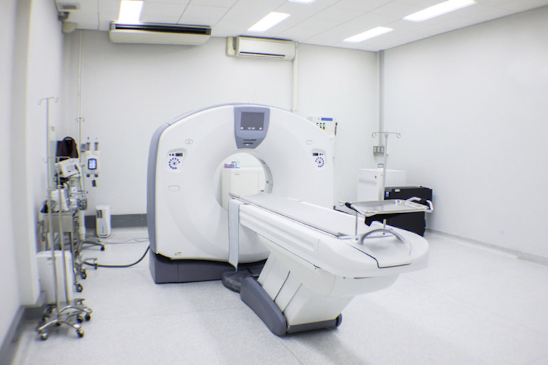 Tomografia assiale computerizzata nella stanza d'ospedale