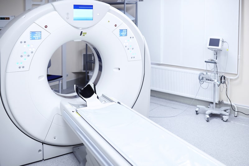 Sala di un ospedale dove si trova lo strumento per eseguire la tomografia computerizzata