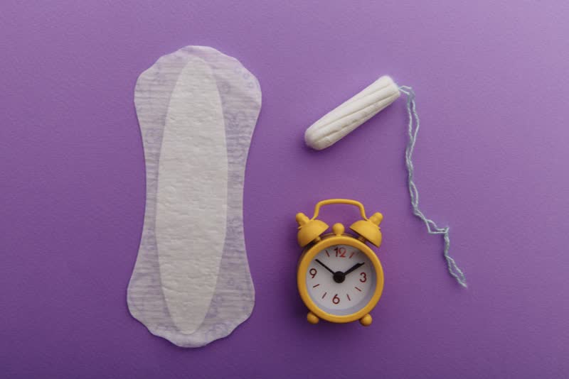 Immagine rappresentativa del ciclo mestruale che tarda o è assente come indicato da una sveglia